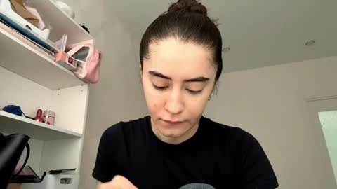 Chloe online show from May 19, 1:40 pm