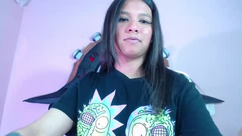 Snapshot of evybubbles_ chatting on September 23, 4:05 pm Im Evy online show from September 23, 4:05 pm