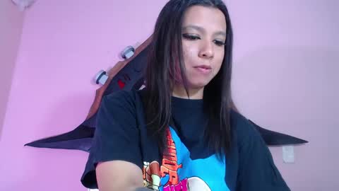 Snapshot of evybubbles_ chatting on October 1, 5:40 pm Im Evy online show from October 1, 5:40 pm