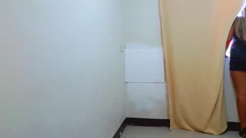 exoticapril01 online show from April 18, 10:31 pm