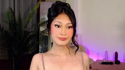 Candy  online show from December 16, 1:11 pm