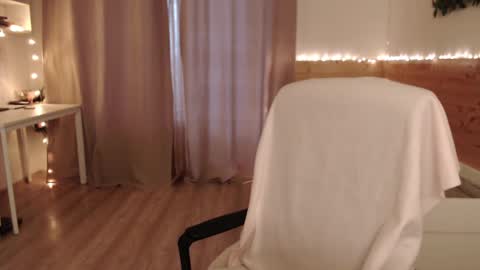 Crystal online show from May 22, 6:06 pm