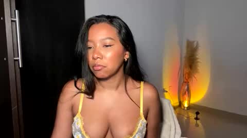 Thianna online show from December 19, 3:37 pm