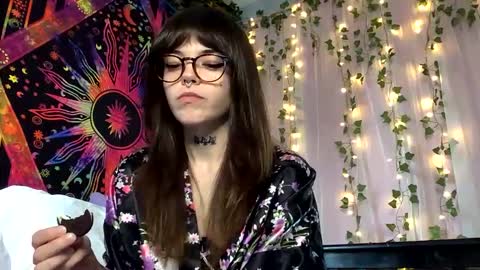 Snapshot of faerienugs chatting on October 7, 9:41 pm Faerie 3 online show from October 7, 9:41 pm