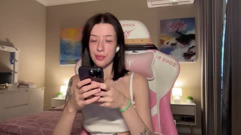 Snapshot of fairy_bloomix chatting on October 17, 9:34 am Bloom online show from October 17, 9:34 am