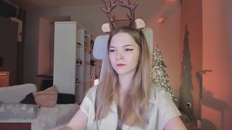 Snapshot of fairy_casey chatting on December 22, 11:41 pm fairy_casey online show from December 22, 11:41 pm