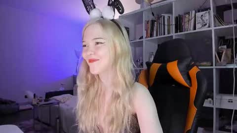 Snapshot of fairy_casey chatting on October 28, 10:47 pm fairy_casey online show from October 28, 10:47 pm