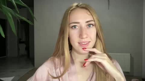 Snapshot of fairy_face chatting on October 7, 9:52 pm fairy_face online show from October 7, 9:52 pm