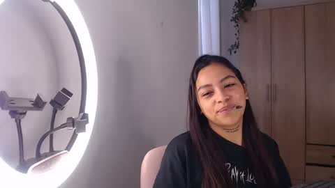 Snapshot of fairylatin chatting on February 22, 1:23 pm fairylatin online show from February 22, 1:23 pm