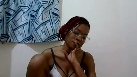 faizah_ online show from July 22, 3:13 pm