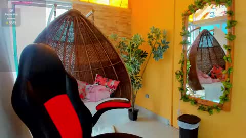 Snapshot of faloonroussel chatting on February 12, 5:58 pm Faloon online show from February 12, 5:58 pm
