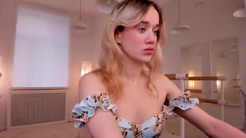 Snapshot of fancyamelia chatting on October 3, 2:11 pm fancyamelia online show from October 3, 2:11 pm