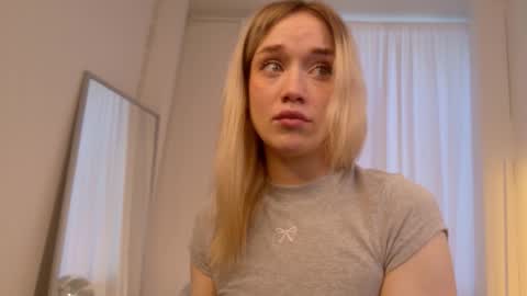 Snapshot of fancyamelia chatting on September 28, 2:33 pm fancyamelia online show from September 28, 2:33 pm
