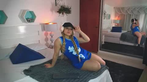 Snapshot of farahh_magdaly chatting on October 11, 12:41 pm Farah online show from October 11, 12:41 pm