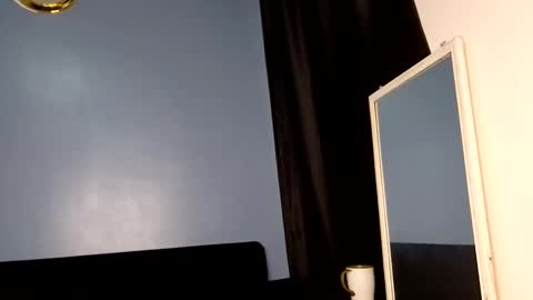 Snapshot of fatassfreak254 chatting on December 10, 6:11 am Winnie online show from December 10, 6:11 am