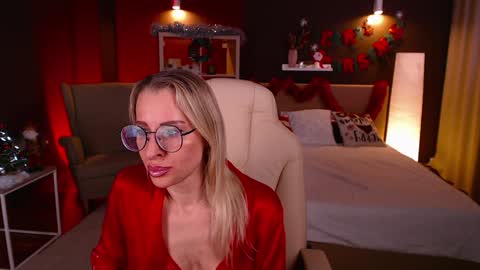 Snapshot of fay_dunaway chatting on December 16, 12:27 pm Fay online show from December 16, 12:27 pm