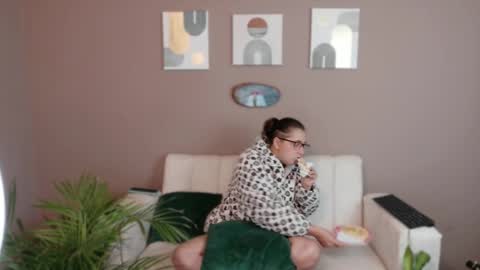 Feelena online show from September 18, 12:04 pm