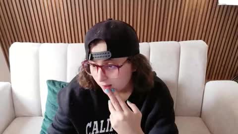 Feelena online show from March 3, 6:36 pm