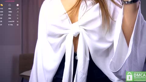 Snapshot of felissiany chatting on February 26, 4:30 am Hello im Nova online show from February 26, 4:30 am