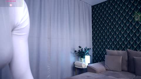Snapshot of felissiany chatting on October 8, 4:28 am Hello im Nova online show from October 8, 4:28 am