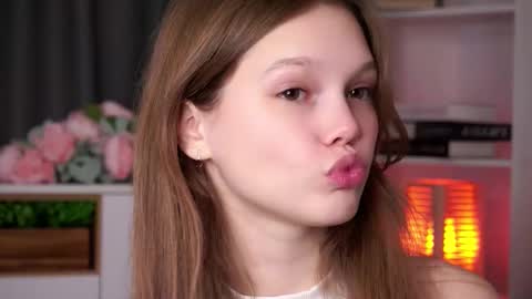 Serenellayou can call me...Kisi kisi meow meow online show from November 9, 7:59 am