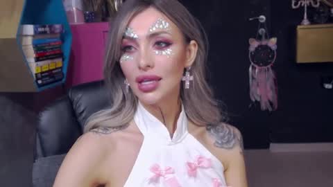 Sarah online show from December 8, 9:41 pm