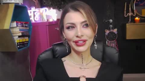 Sarah online show from February 26, 7:40 pm