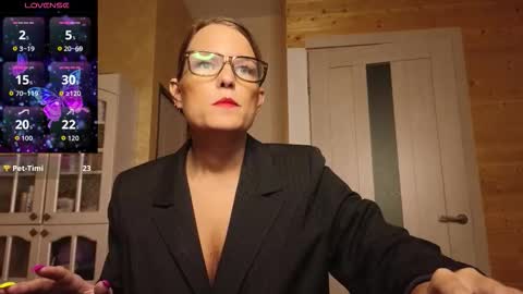 Snapshot of findom_lady_shine chatting on October 4, 11:31 pm Lady online show from October 4, 11:31 pm