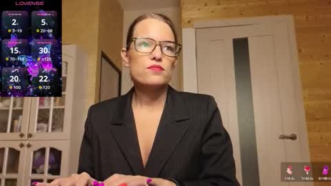 Snapshot of findom_lady_shine chatting on October 1, 10:04 pm Lady online show from October 1, 10:04 pm