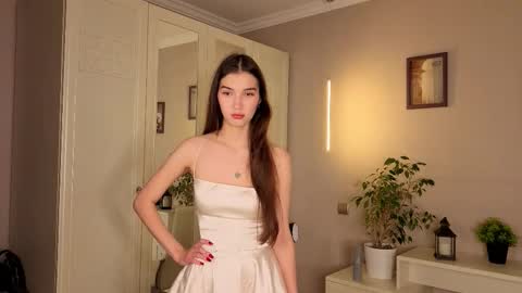 Snapshot of fine__line chatting on October 7, 7:02 am Olliy online show from October 7, 7:02 am
