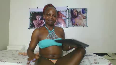 Snapshot of fine_melanin chatting on October 17, 9:51 pm caro online show from October 17, 9:51 pm