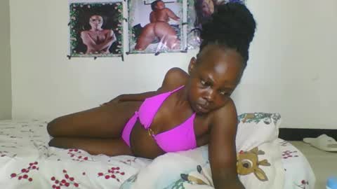 Snapshot of fine_melanin chatting on September 18, 6:50 pm caro online show from September 18, 6:50 pm