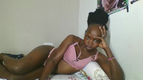 Snapshot of fine_melanin chatting on September 22, 7:23 pm caro online show from September 22, 7:23 pm