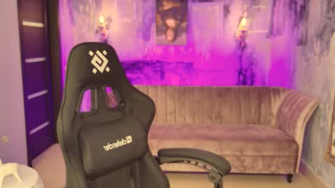 fiora online show from September 13, 11:29 am