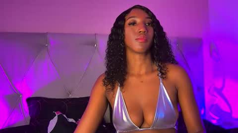 Snapshot of fiorelalenin chatting on February 10, 7:17 pm Fiorela Lenin online show from February 10, 7:17 pm