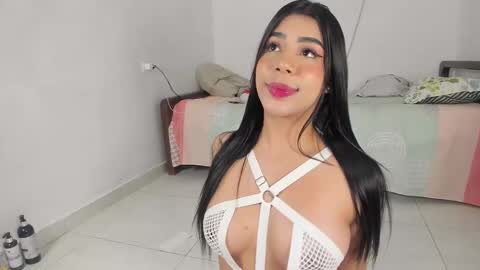 Snapshot of flor_herrera1 chatting on February 24, 2:17 am online show from February 24, 2:17 am
