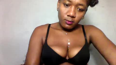 Snapshot of florencia011 chatting on February 28, 8:20 am florencia011 online show from February 28, 8:20 am
