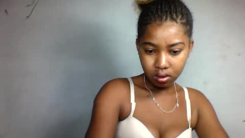 Snapshot of florencia011 chatting on March 12, 8:19 am florencia011 online show from March 12, 8:19 am