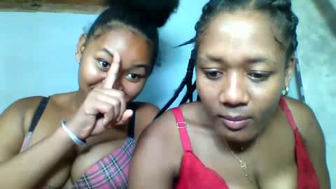 Snapshot of florencia011 chatting on February 23, 9:00 pm florencia011 online show from February 23, 9:00 pm