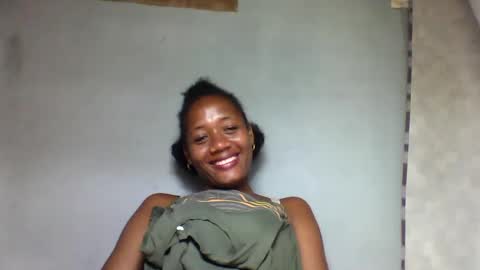 Snapshot of florencia011 chatting on February 12, 7:13 pm florencia011 online show from February 12, 7:13 pm