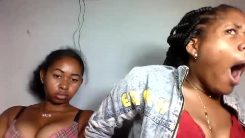Snapshot of florencia011 chatting on February 20, 2:40 am florencia011 online show from February 20, 2:40 am