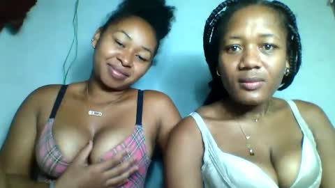 Snapshot of florencia011 chatting on February 23, 12:47 am florencia011 online show from February 23, 12:47 am