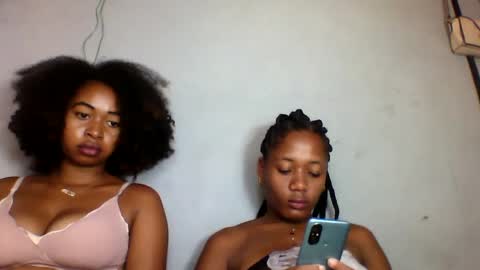 Snapshot of florencia011 chatting on February 18, 5:42 am florencia011 online show from February 18, 5:42 am