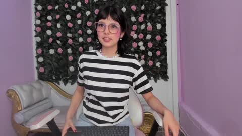 Snapshot of flower_dulce chatting on January 2, 11:31 am Dulce online show from January 2, 11:31 am