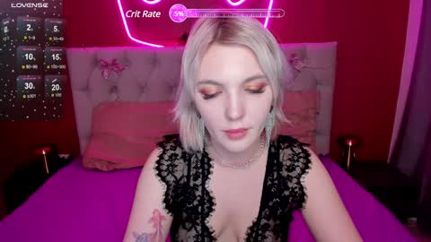 Snapshot of fluffy_monica chatting on December 6, 1:29 am Monica online show from December 6, 1:29 am