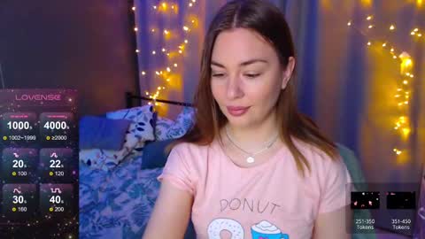 Snapshot of foreversmileme chatting on December 17, 2:44 am Julia online show from December 17, 2:44 am