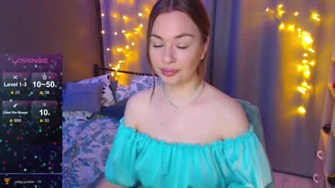 Snapshot of foreversmileme chatting on December 3, 1:06 am Julia online show from December 3, 1:06 am