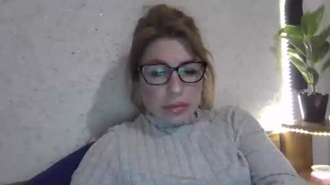 fox_red_lady7 online show from January 23, 8:24 pm