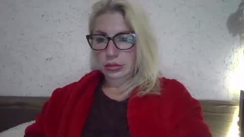 fox_red_lady7 online show from October 5, 7:30 pm