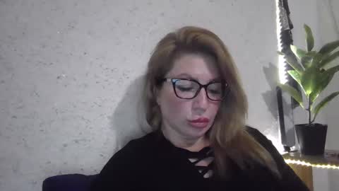 fox_red_lady7 online show from February 25, 6:23 pm